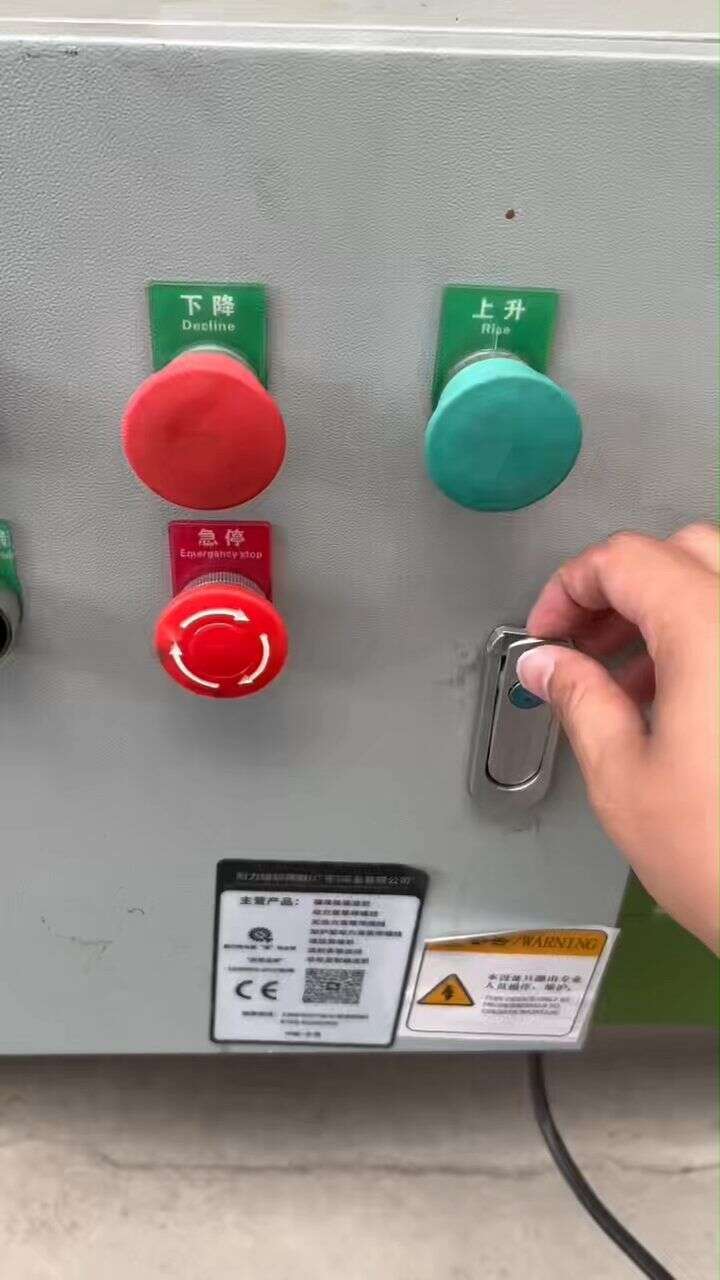 Método de apertura de la puerta de la caja de control eléctrica del transportador inclinado