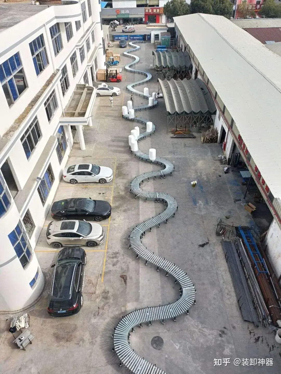 車間輸送設備與物料流轉佈局示意