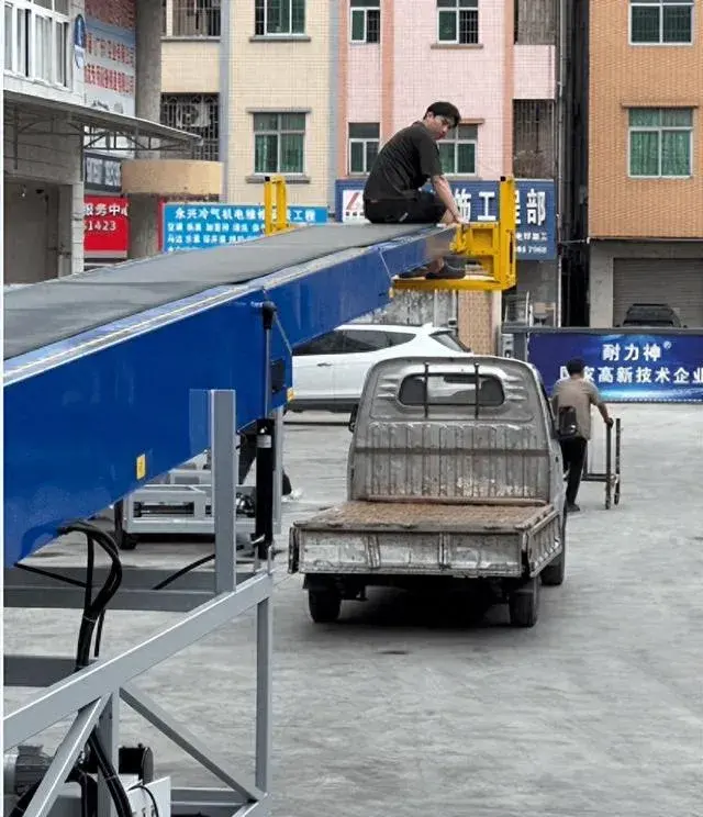 可移动液压伸缩皮带机如何破解仓储装车难题