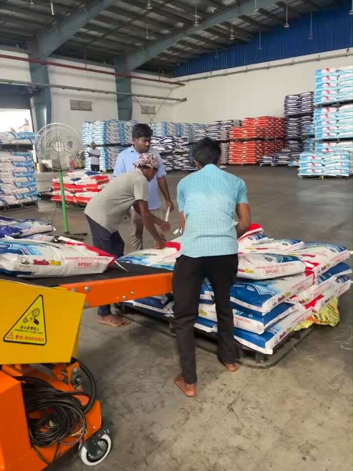 Řešení nakládky a vykládky 25kg pytlovaného krmiva