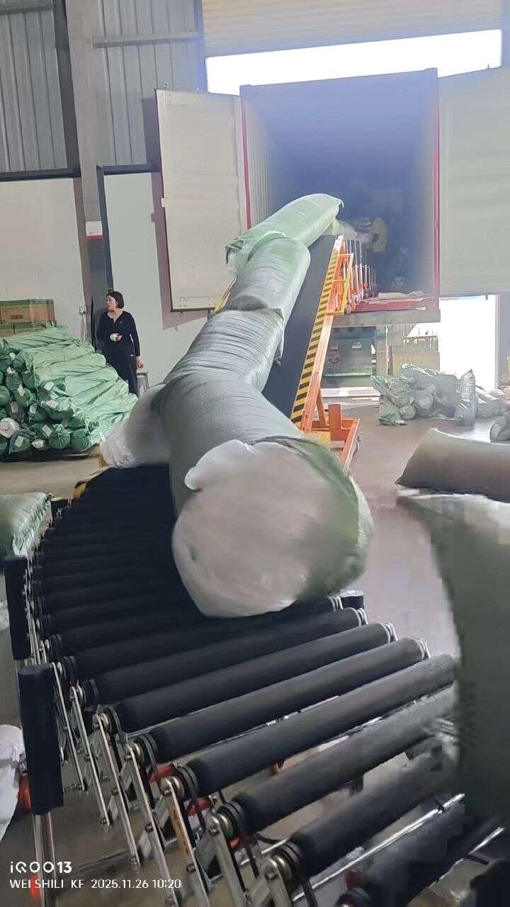 中型爬坡机与包胶滚筒配合，实现无装卸平台车厢直达入仓