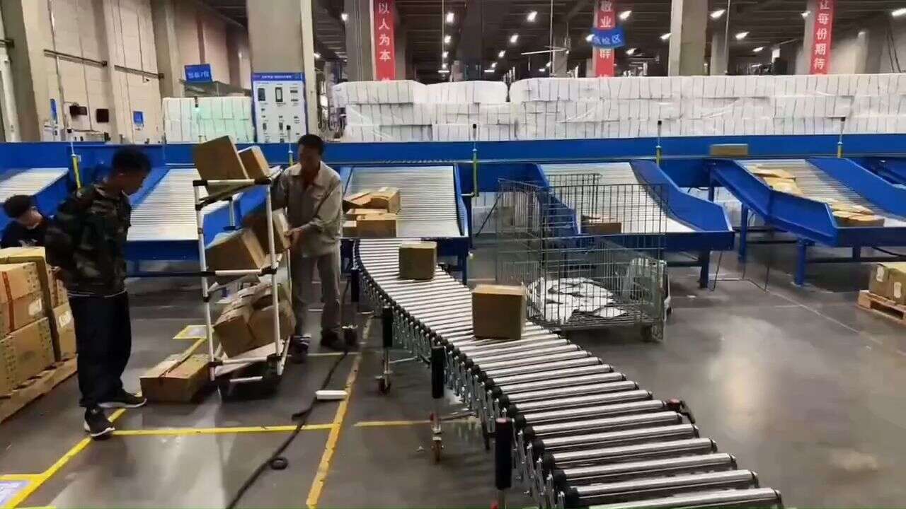 云仓装卸平台伸缩滚筒输送方案